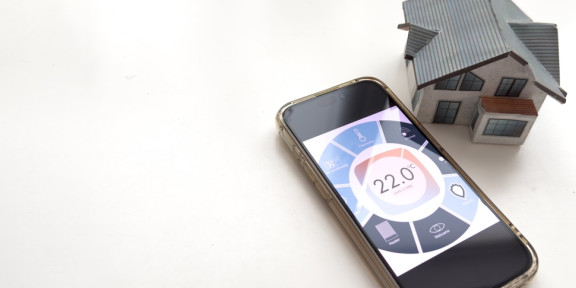 Smartphone controlling home heating temperature for winter energy efficiency in a UK household